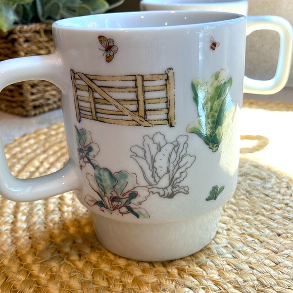 (4) Beatrix Potter Peter Rabbit Mugs - Picture 5 of 16
